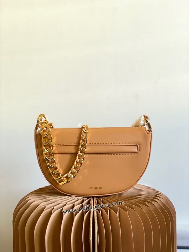 Burberry專門店新款弧形包女士鏈條小挎包 巴寶莉時裝秀款肩背包 yxb1055